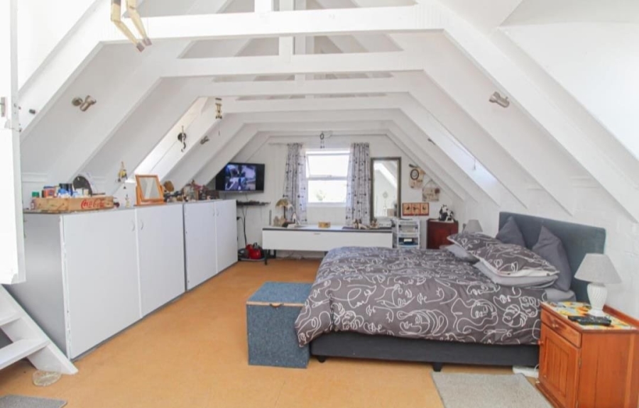 5 Bedroom Property for Sale in Britannia Reef Estate Western Cape